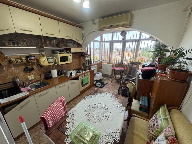Apartament cu 2 camere decomandat, mobilat în