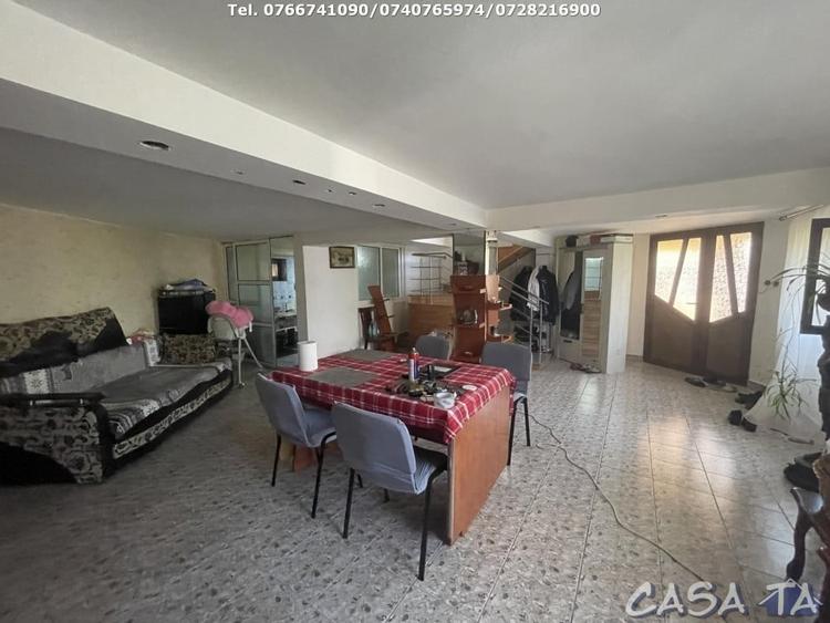 Casă individuală cu 6 camere cu Garaj în Drăguțești