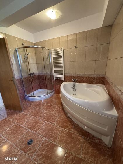 Apartament cu 4 camere decomandat în Herăstrău