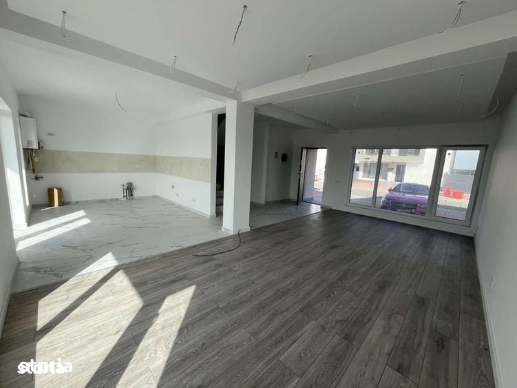 Casă cu 5 camere cu Teren 300 Mp în Central