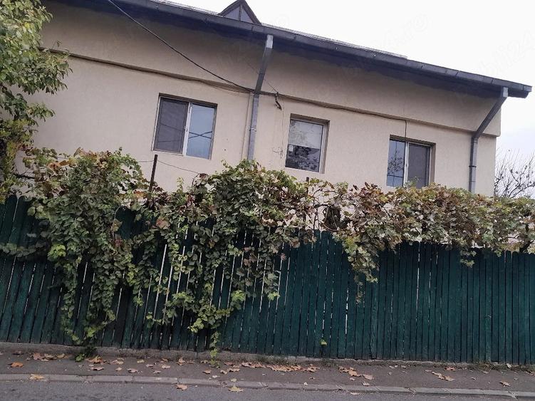 Casă cu 4 camere cu Teren 245 Mp în Giurgiului