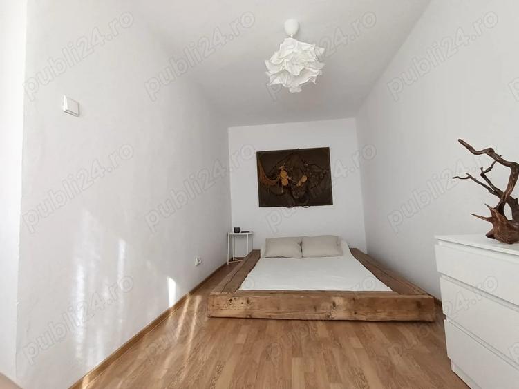 Apartament cu 3 camere semidecomandat, mobilat în Central