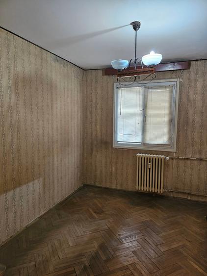 Apartament cu 3 camere semidecomandat în Titan