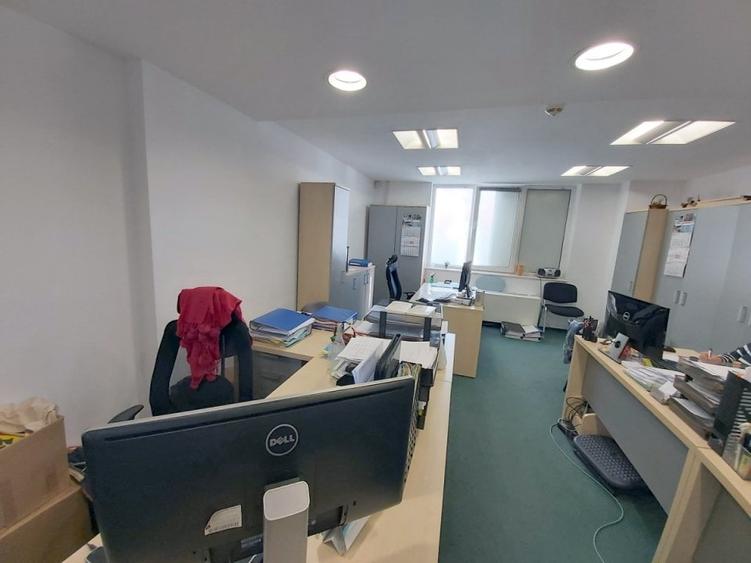 Casă cu 16 camere cu Teren 750 Mp în Splaiul Unirii