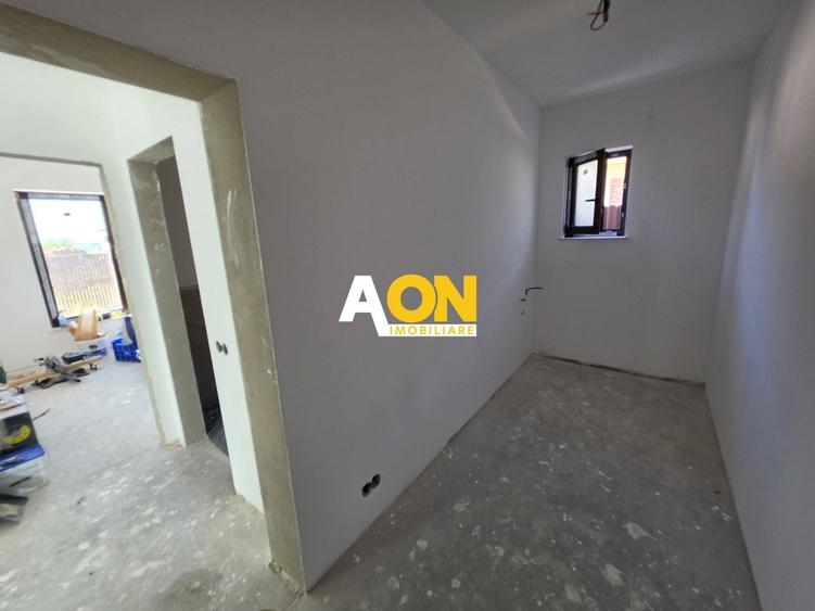 Casă individuală cu 4 camere cu Canalizare în Cetate