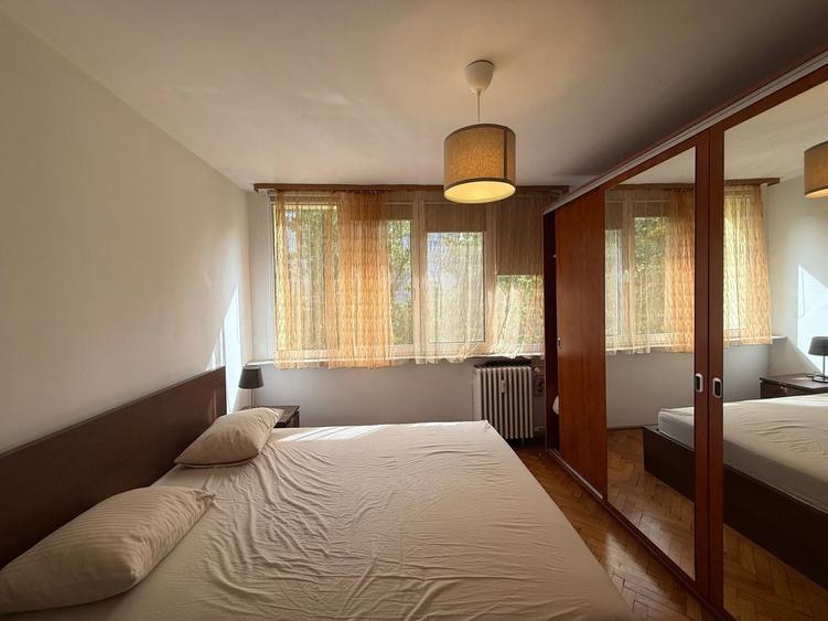Apartament cu 3 camere decomandat, mobilat în Arcul de Triumf