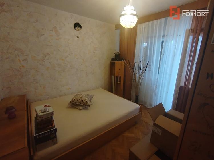 Apartament cu 3 camere decomandat, mobilat în Girocului
