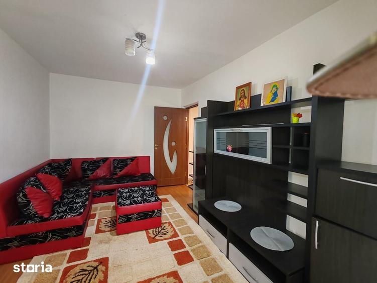 Ofer spre inchiriere ap 3 camere et 1 - 5