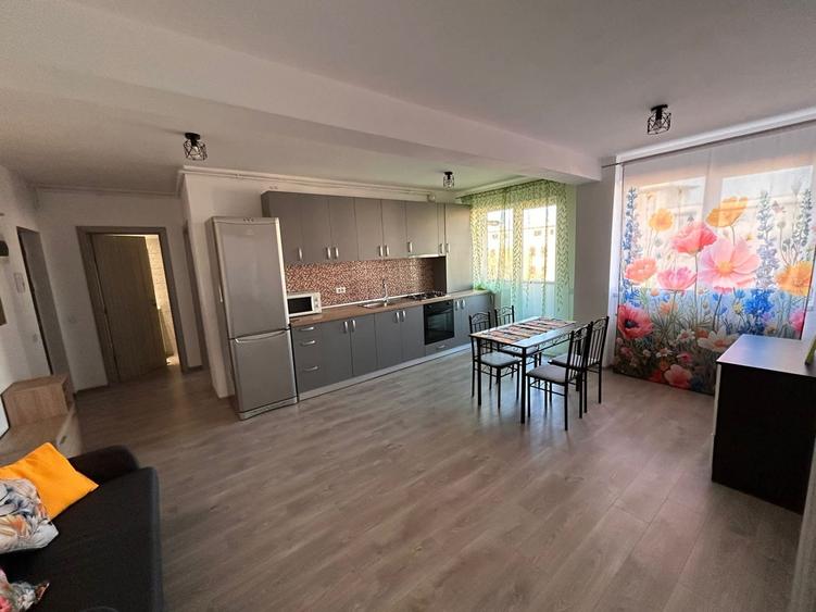 Apartament cu 3 camere semidecomandat, mobilat în Florești — fotografia 1