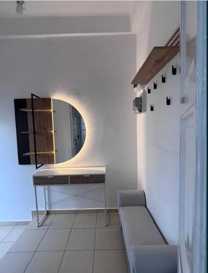 Apartament cu 3 camere semidecomandat în Floreasca