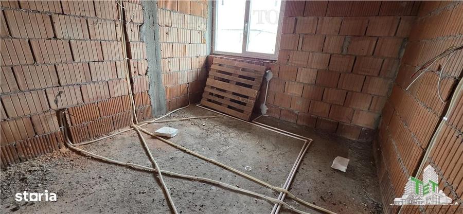 Casă cu 4 camere în Olteni
