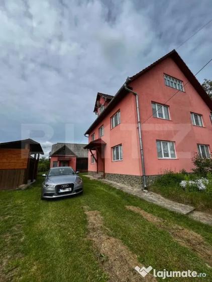 Casă cu 7 camere cu Teren 4200 Mp în Central