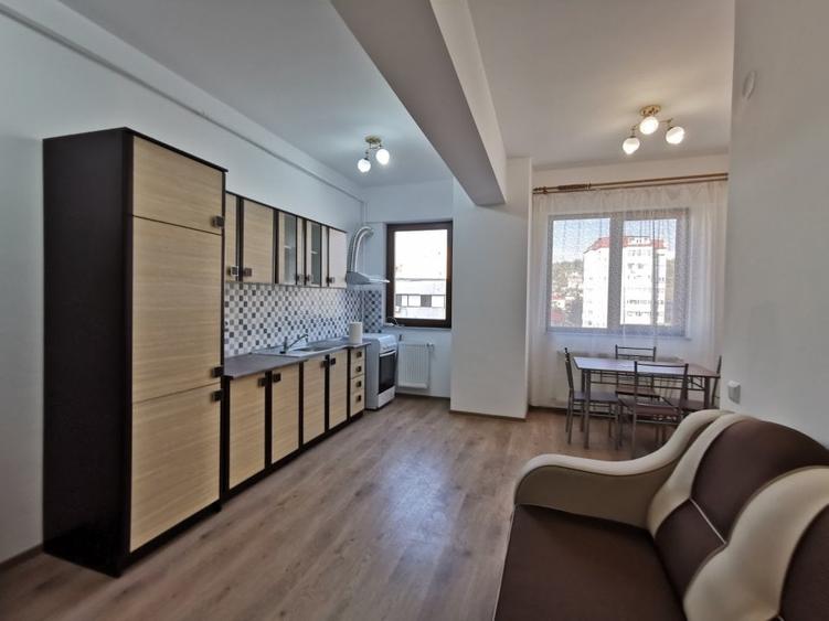 Apartament cu 3 camere semidecomandat în Păcurari