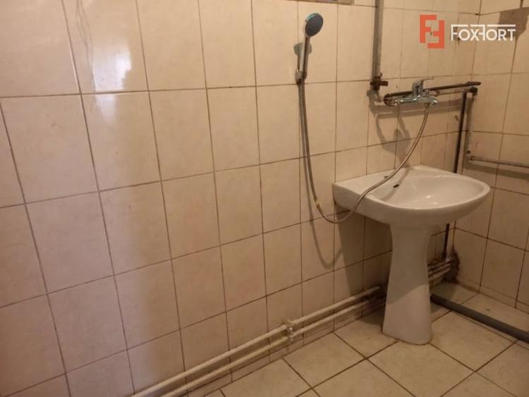 Casă individuală cu 6 camere cu Canalizare în Plopi