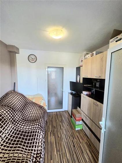 Apartament cu 3 camere semidecomandat, mobilat în Inel II