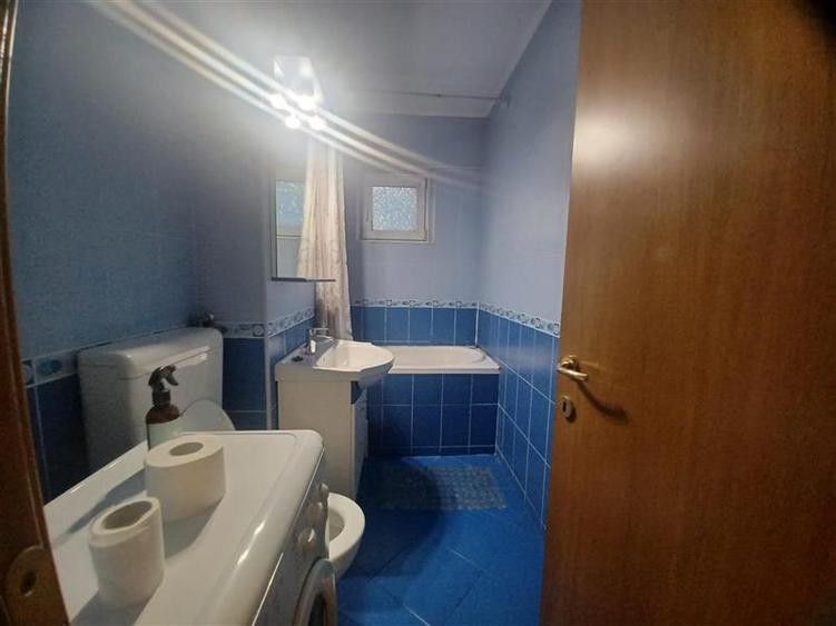 Apartament cu 3 camere nedecomandat, mobilat în Tineretului