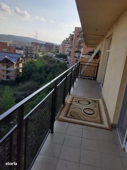 Garsonieră decomandată în Central