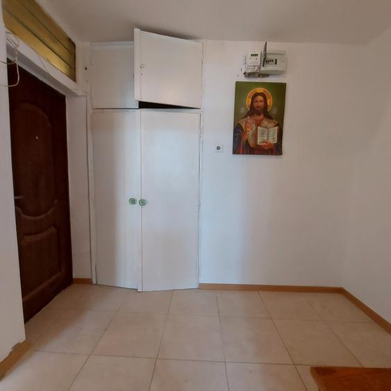 Apartament cu 3 camere decomandat în Vitan