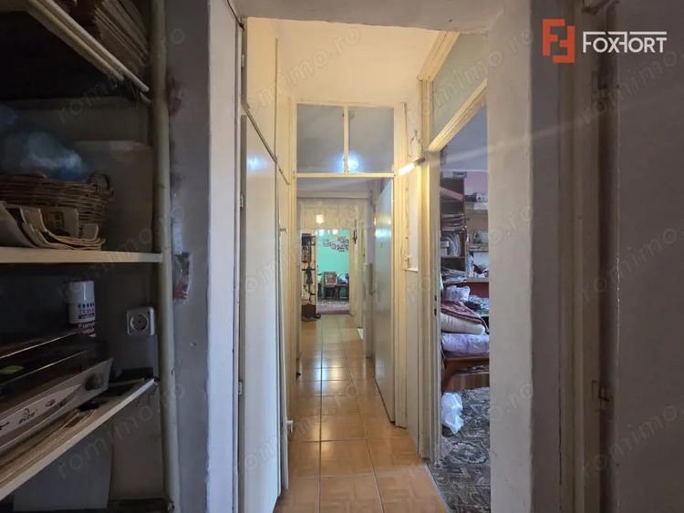 Apartament cu 4 camere semidecomandat în Micălaca