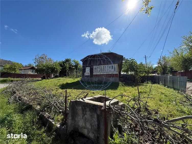 Casă cu 4 camere cu Teren 1000 Mp în Păulești