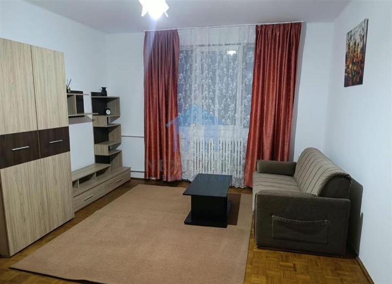 Apartament cu 2 camere semidecomandat în P-ța Mihai Viteazul