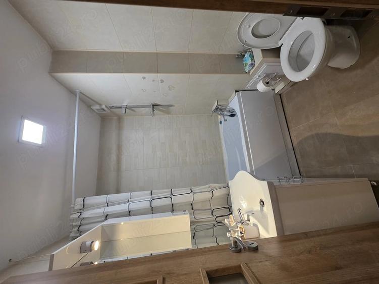 Apartament cu 3 camere semidecomandat în Fizicienilor