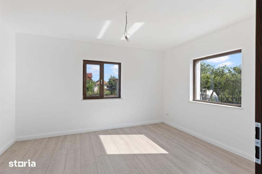 Casă cu 5 camere cu Teren 683 Mp în Central