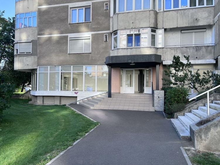 Spațiu comercial, de 210 mp, în Central