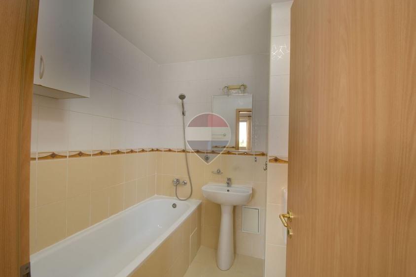 Apartament cu 4 camere decomandat, mobilat în Aradului