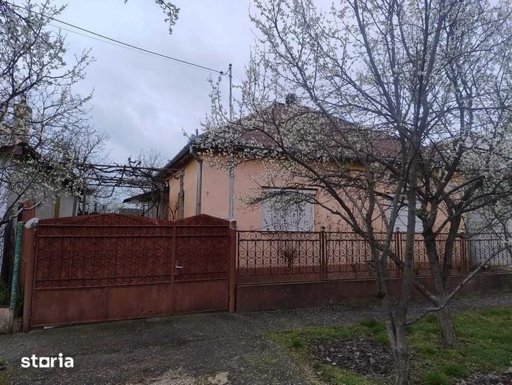 Casă cu 2 camere cu Teren 104 Mp în Zădăreni