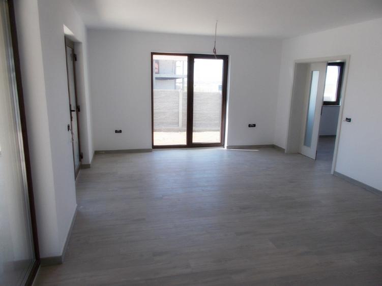 Casă individuală cu 5 camere cu Teren 570 Mp în Giarmata