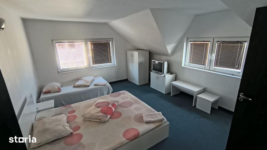 Casă cu 10 camere cu Teren 300 Mp în Sânmartin