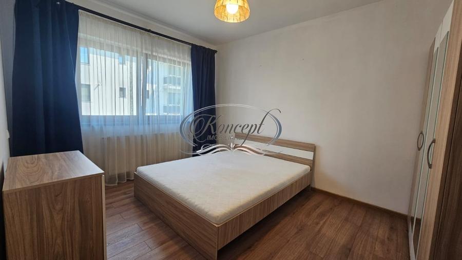 Apartament cu 4 camere semidecomandat, mobilat în Europa