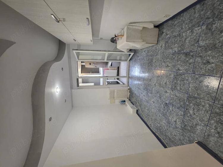 Apartament cu 3 camere semidecomandat în Fizicienilor