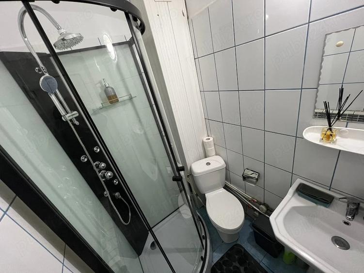 Garsonieră decomandată în Sud