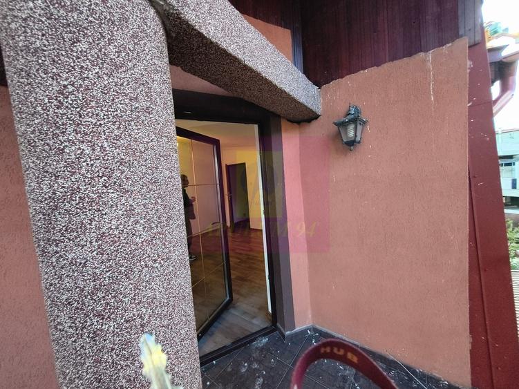 Casă individuală cu 7 camere cu Canalizare în Vitan Mall