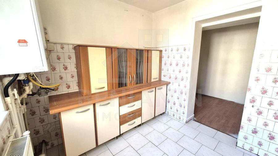 Apartament cu 2 camere semidecomandat în Craiovița Nouă