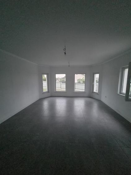 Casă cu 4 camere în Moara