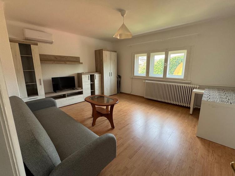 Apartament cu 2 camere nedecomandat în P-ța Muncii