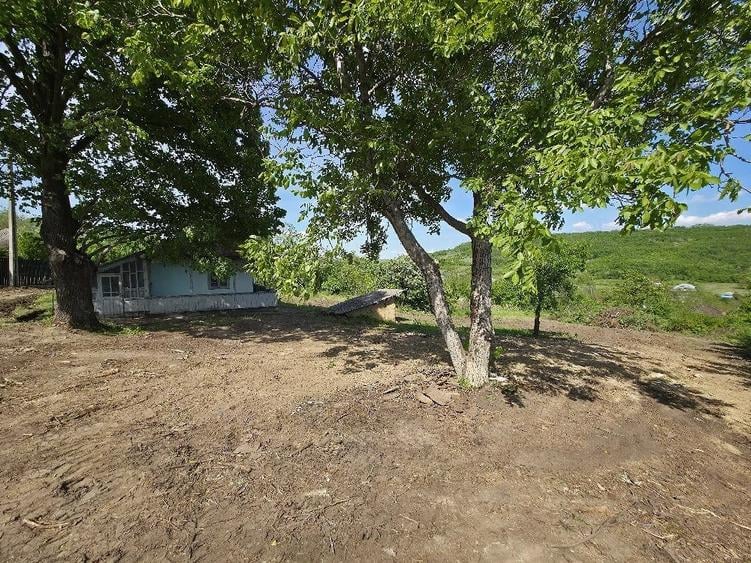 Casă cu 2 camere cu Teren 1829 Mp în Erbiceni