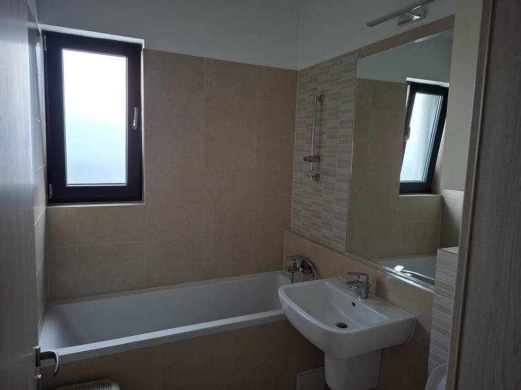 Apartament cu 2 camere semidecomandat în Băneasa