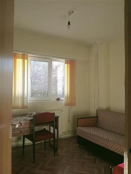 Apartament cu 4 camere semidecomandat în Rahova