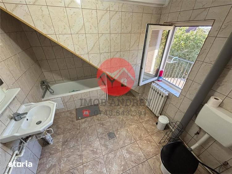 Casă cu 3 camere cu Teren 300 Mp în Central