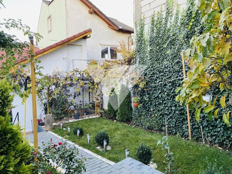 Casă individuală cu 4 camere cu Canalizare în Trei Stejari