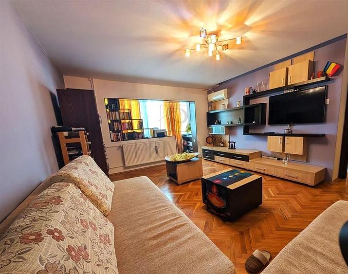 Apartament cu 4 camere decomandat, mobilat în Steaua