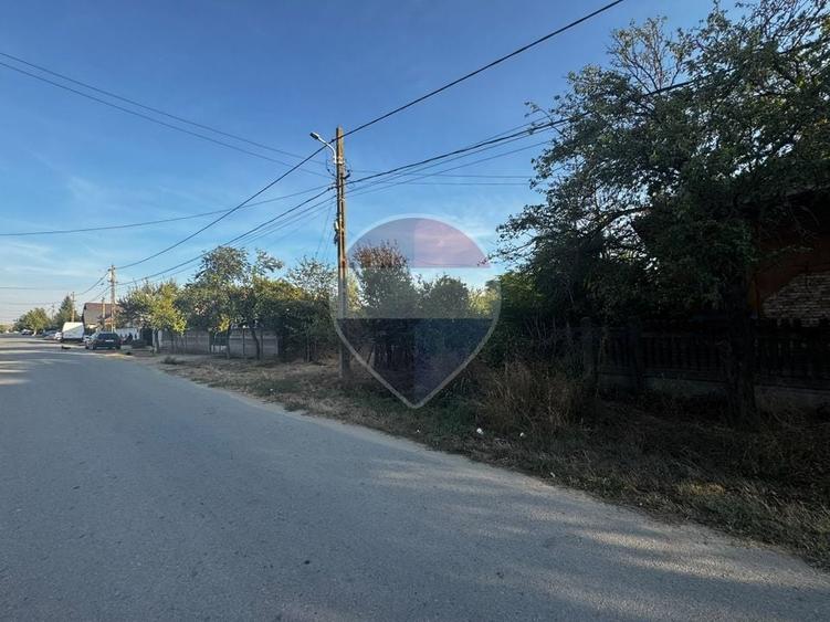 Teren Construcții intravilan de 1800 mp, în Albești
