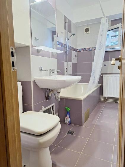 Apartament cu 3 camere decomandat în Sud