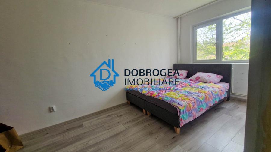 Apartament cu 3 camere decomandat în Păcii
