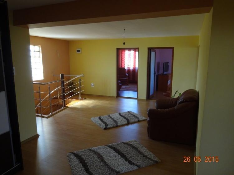 Casă individuală cu 5 camere cu Teren 1090 Mp în Petrești