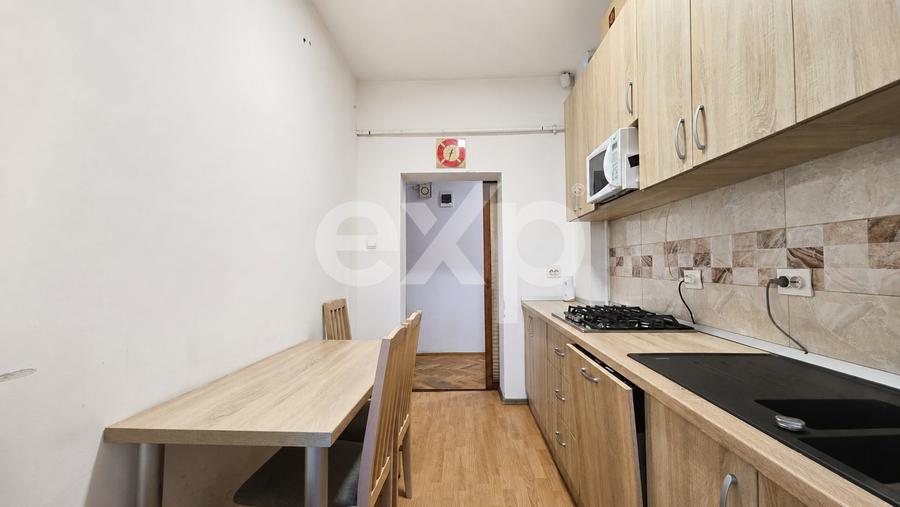 Apartament cu 3 camere decomandat în Tractorul
